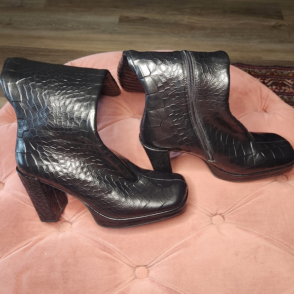 Jeffrey Campbell Boots - Picture 3 of 9